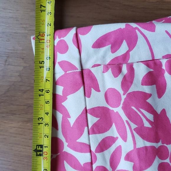 J. Crew Pink & White Floral Stretch Shorts, 32" Waist X 3" Inseam Length - Picture 7 of 7